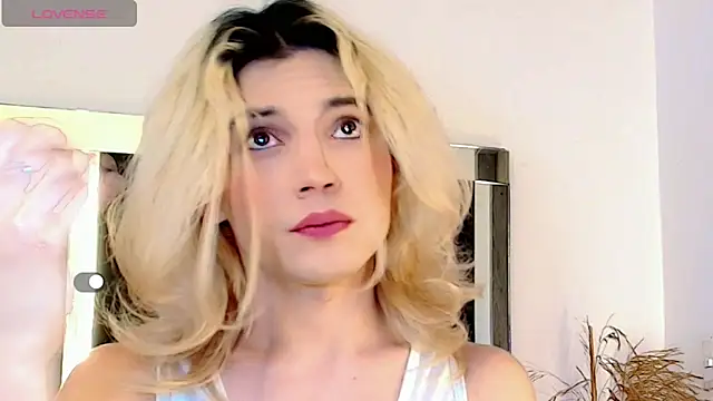 Snapshot of honey_skin chatting on November 6, 2025, 9:30 pm honey skin online show from November 6, 2025, 9:30 pm