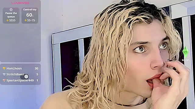 Snapshot of honey_skin chatting on September 16, 2025, 9:27 pm honey skin online show from September 16, 2025, 9:27 pm