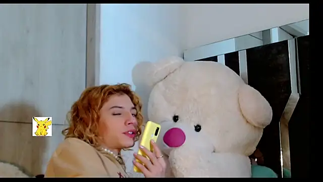 Snapshot of honey_skin chatting on March 19, 2025, 1:10 am honey skin online show from March 19, 2025, 1:10 am