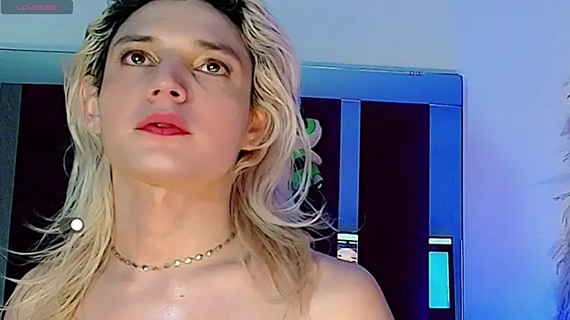 Snapshot of honey_skin chatting on July 10, 2026, 11:10 am honey skin online show from July 10, 2026, 11:10 am