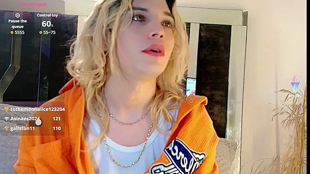 Snapshot of honey_skin chatting on November 28, 2025, 1:06 am honey skin online show from November 28, 2025, 1:06 am