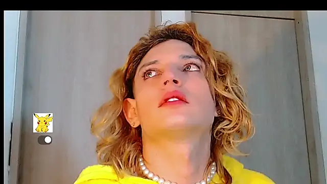 Snapshot of honey_skin chatting on March 7, 2025, 10:56 am honey skin online show from March 7, 2025, 10:56 am