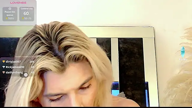 Snapshot of honey_skin chatting on February 4, 2026, 10:27 pm honey skin online show from February 4, 2026, 10:27 pm