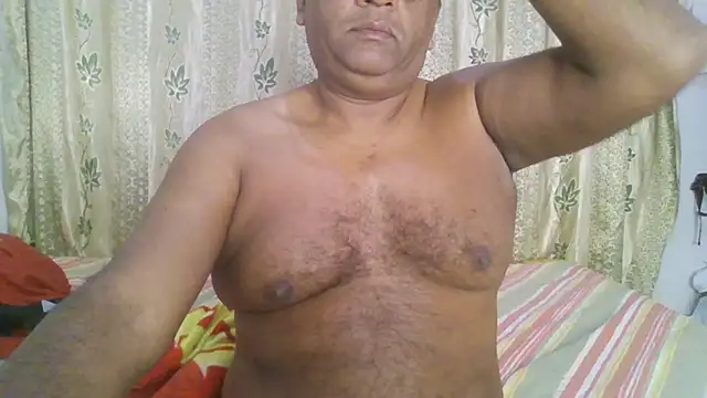 Snapshot of Beargryzzly chatting on January 1, 2025, 2:31 pm Beargryzzly online show from January 1, 2025, 2:31 pm