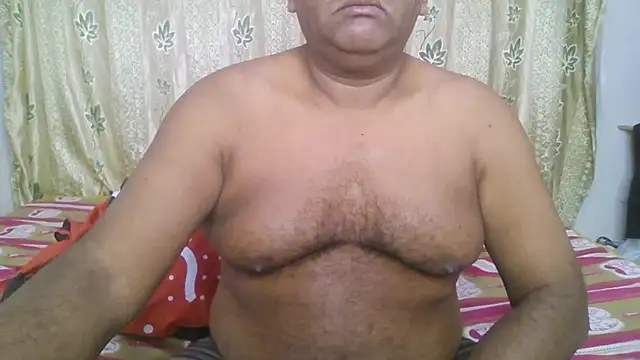 Snapshot of Beargryzzly chatting on December 10, 2024, 3:09 am Beargryzzly online show from December 10, 2024, 3:09 am