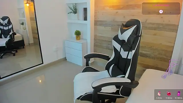 Snapshot of candy_summer28 chatting on March 2, 2026, 7:32 pm candy summer28 online show from March 2, 2026, 7:32 pm