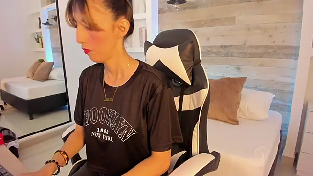 Snapshot of candy_summer28 chatting on December 22, 2025, 7:25 pm candy summer28 online show from December 22, 2025, 7:25 pm