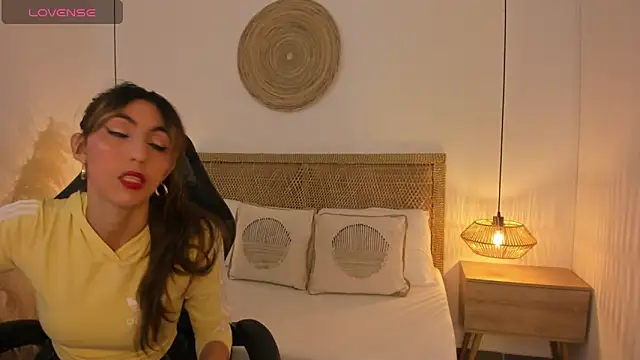 Snapshot of candy_summer28 chatting on January 7, 2026, 12:21 pm candy summer28 online show from January 7, 2026, 12:21 pm