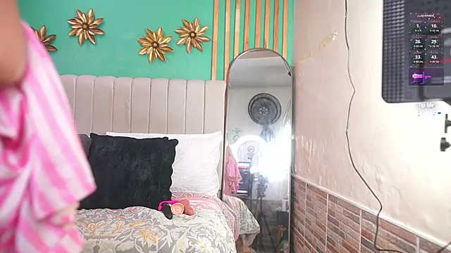 Snapshot of katlyn_martins chatting on December 21, 2025, 1:35 pm katlyn martins online show from December 21, 2025, 1:35 pm