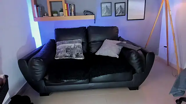 helenaduque  online show from March 24, 2026, 12:05 pm