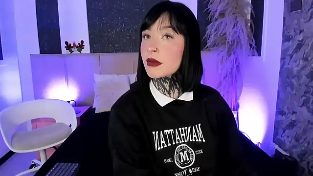 Snapshot of Scolw chatting on December 4, 2025, 12:15 pm Scolw online show from December 4, 2025, 12:15 pm