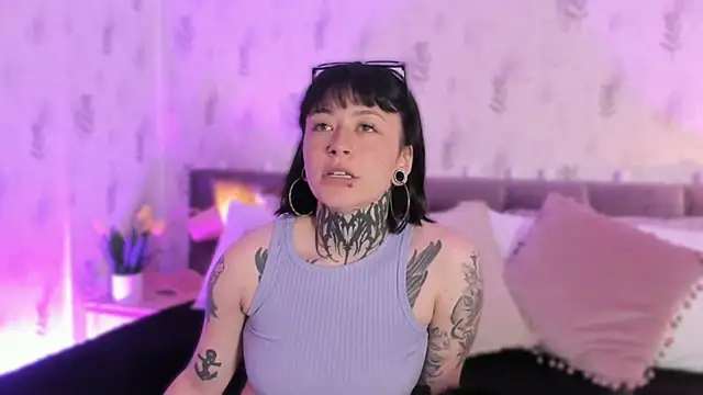 Snapshot of Scolw chatting on November 11, 2025, 8:03 pm Scolw online show from November 11, 2025, 8:03 pm