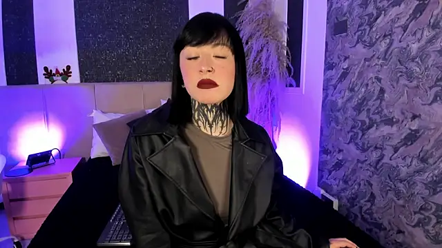 Snapshot of Scolw chatting on December 2, 2025, 12:29 pm Scolw online show from December 2, 2025, 12:29 pm