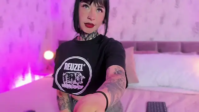 Snapshot of Scolw chatting on October 15, 2025, 8:17 pm Scolw online show from October 15, 2025, 8:17 pm