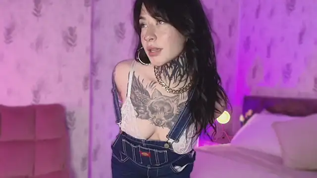 Snapshot of Scolw chatting on September 17, 2025, 8:33 pm Scolw online show from September 17, 2025, 8:33 pm