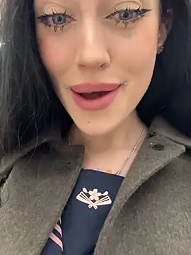 Snapshot of Melissa_crazy chatting on October 13, 2025, 3:24 pm Melissa crazy online show from October 13, 2025, 3:24 pm