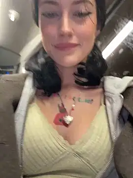 Snapshot of Melissa_crazy chatting on October 23, 2025, 3:32 pm Melissa crazy online show from October 23, 2025, 3:32 pm