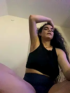 queentozi online show from November 29, 2025, 5:18 am