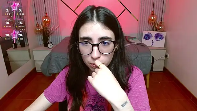 Snapshot of LenaRoses chatting on April 21, 2026, 8:04 pm LenaRoses online show from April 21, 2026, 8:04 pm