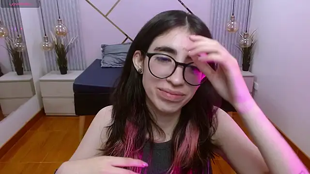 Snapshot of LenaRoses chatting on November 21, 2025, 2:05 pm LenaRoses online show from November 21, 2025, 2:05 pm