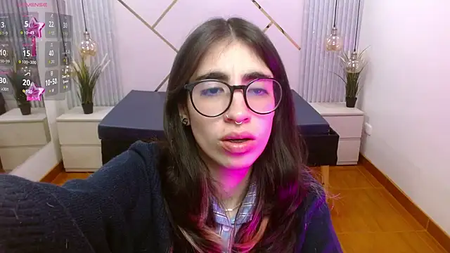 Snapshot of LenaRoses chatting on November 19, 2025, 5:02 pm LenaRoses online show from November 19, 2025, 5:02 pm