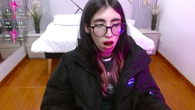 Snapshot of LenaRoses chatting on November 12, 2025, 12:53 pm LenaRoses online show from November 12, 2025, 12:53 pm