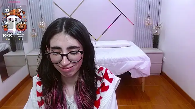 Snapshot of LenaRoses chatting on October 17, 2025, 7:48 pm LenaRoses online show from October 17, 2025, 7:48 pm