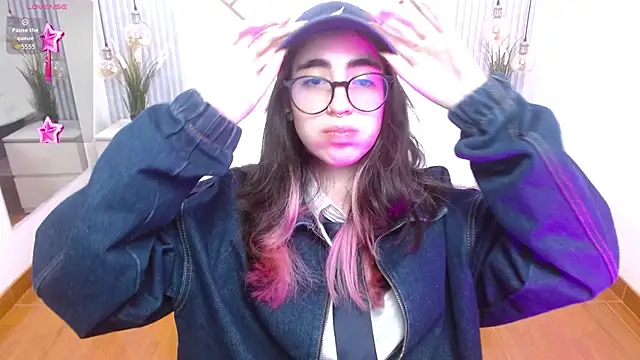 Snapshot of LenaRoses chatting on November 8, 2025, 1:25 pm LenaRoses online show from November 8, 2025, 1:25 pm