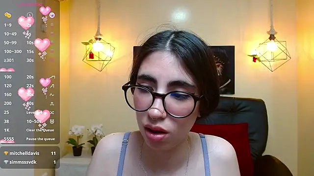 Snapshot of LenaRoses chatting on December 6, 2024, 12:07 am LenaRoses online show from December 6, 2024, 12:07 am