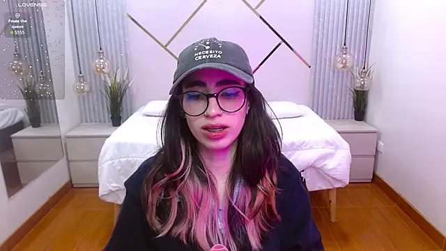 Snapshot of LenaRoses chatting on October 15, 2025, 7:55 pm LenaRoses online show from October 15, 2025, 7:55 pm
