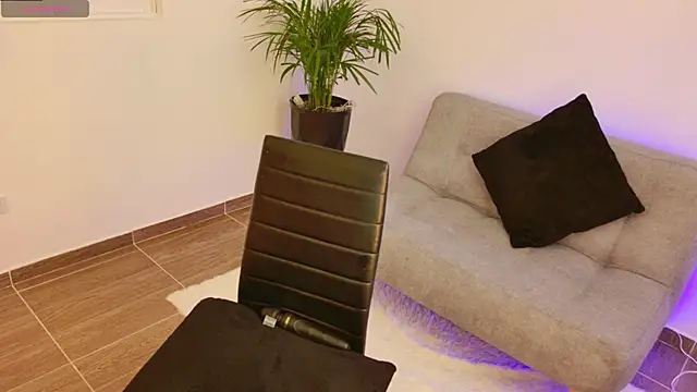 Snapshot of michele_watson chatting on March 18, 2025, 8:37 pm michele watson online show from March 18, 2025, 8:37 pm