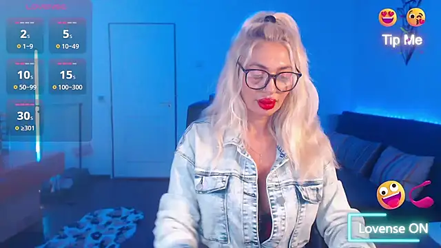 beauty chl0e online show from November 22, 2025, 7:02 pm