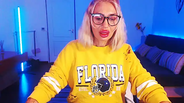 beauty chl0e online show from December 15, 2024, 7:53 pm