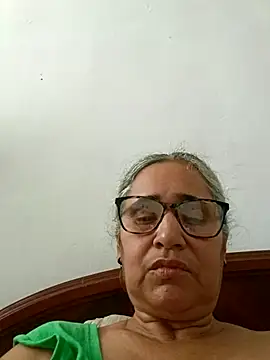Snapshot of _candi chatting on May 4, 2026, 3:48 pm candi online show from May 4, 2026, 3:48 pm