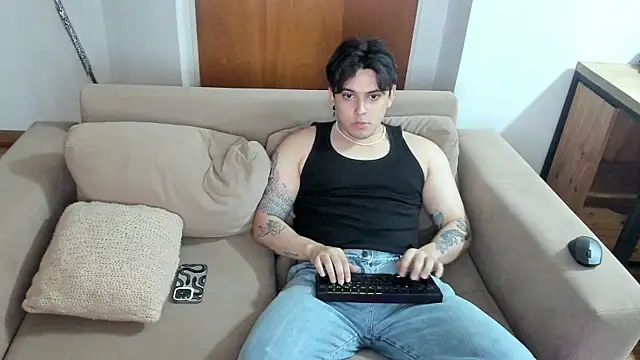 Snapshot of Markuss_b chatting on February 1, 2025, 2:37 am Markuss b online show from February 1, 2025, 2:37 am