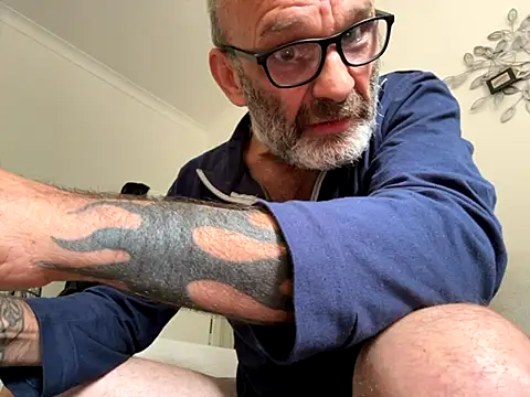 Snapshot of Shyboy817 chatting on September 16, 2025, 1:01 pm Shyboy817 online show from September 16, 2025, 1:01 pm