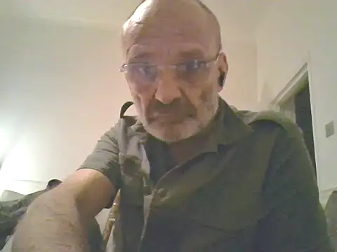 Snapshot of Shyboy817 chatting on November 11, 2025, 2:06 am Shyboy817 online show from November 11, 2025, 2:06 am