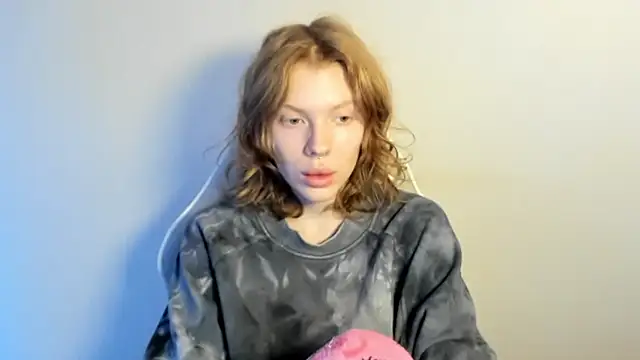 StellaDavis online show from December 17, 2025, 8:08 am