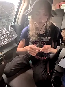 Snapshot of AriellaTaylor chatting on October 7, 2025, 5:03 pm AriellaTaylor online show from October 7, 2025, 5:03 pm