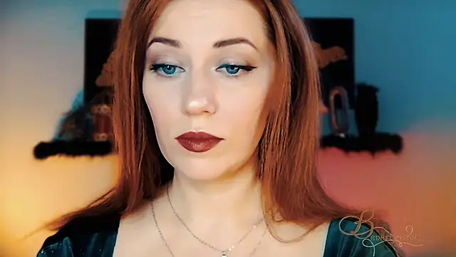 MissBeverlyMills online show from December 5, 2025, 6:12 am