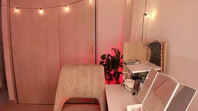 Snapshot of Melina_Ferrer1 chatting on July 4, 2026, 1:37 pm Melina Ferrer1 online show from July 4, 2026, 1:37 pm