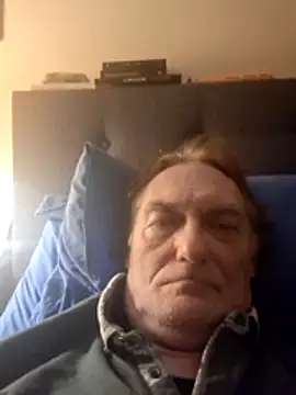 Snapshot of Alain-Bertrand chatting on May 8, 2026, 10:35 pm Alain-Bertrand online show from May 8, 2026, 10:35 pm