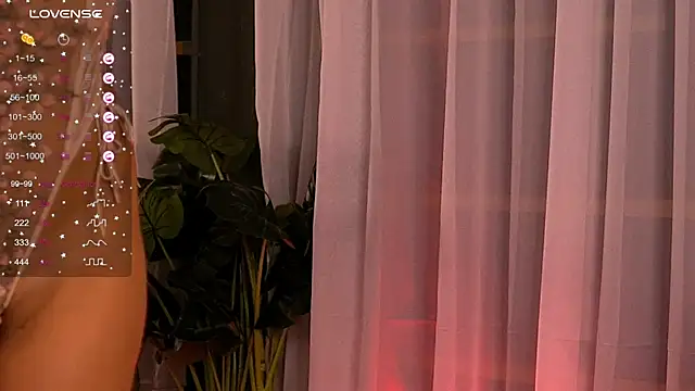 Snapshot of CynthiaWest chatting on November 6, 2025, 4:05 am CynthiaWest online show from November 6, 2025, 4:05 am