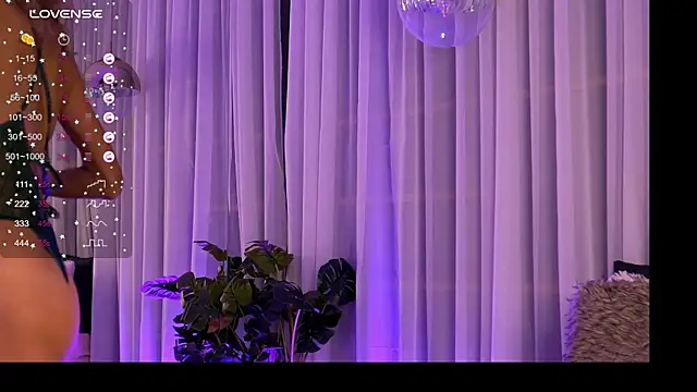 Snapshot of CynthiaWest chatting on September 29, 2025, 3:13 am CynthiaWest online show from September 29, 2025, 3:13 am