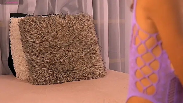 Snapshot of CynthiaWest chatting on September 9, 2025, 3:05 am CynthiaWest online show from September 9, 2025, 3:05 am