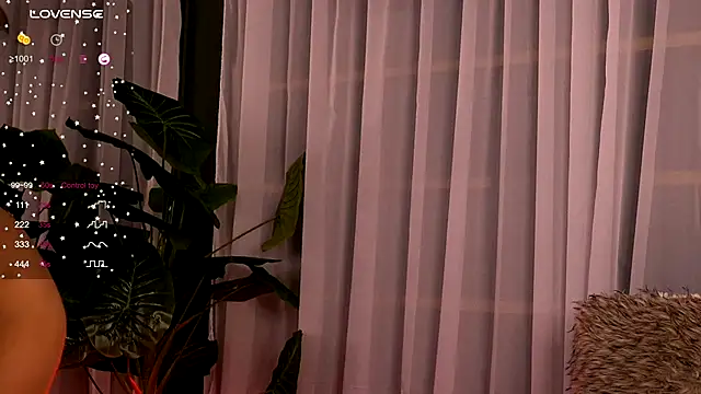 Snapshot of CynthiaWest chatting on November 20, 2025, 4:24 am CynthiaWest online show from November 20, 2025, 4:24 am