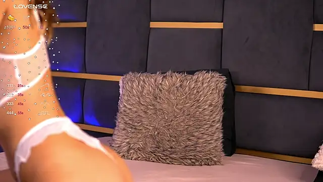 Snapshot of CynthiaWest chatting on March 10, 2025, 7:11 am CynthiaWest online show from March 10, 2025, 7:11 am