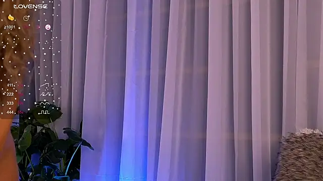 Snapshot of CynthiaWest chatting on September 30, 2025, 3:12 am CynthiaWest online show from September 30, 2025, 3:12 am