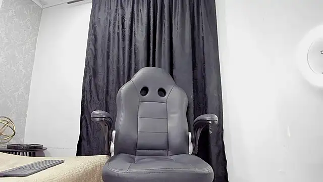 Snapshot of andrew_rose_ chatting on March 21, 2025, 4:51 pm andrew rose online show from March 21, 2025, 4:51 pm