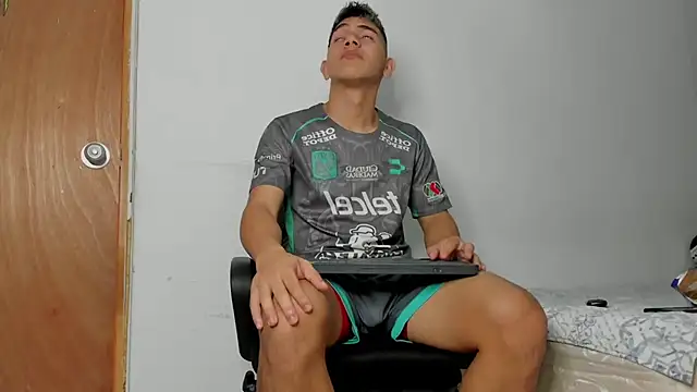 Snapshot of andrew_rose_ chatting on January 17, 2026, 4:54 pm andrew rose online show from January 17, 2026, 4:54 pm